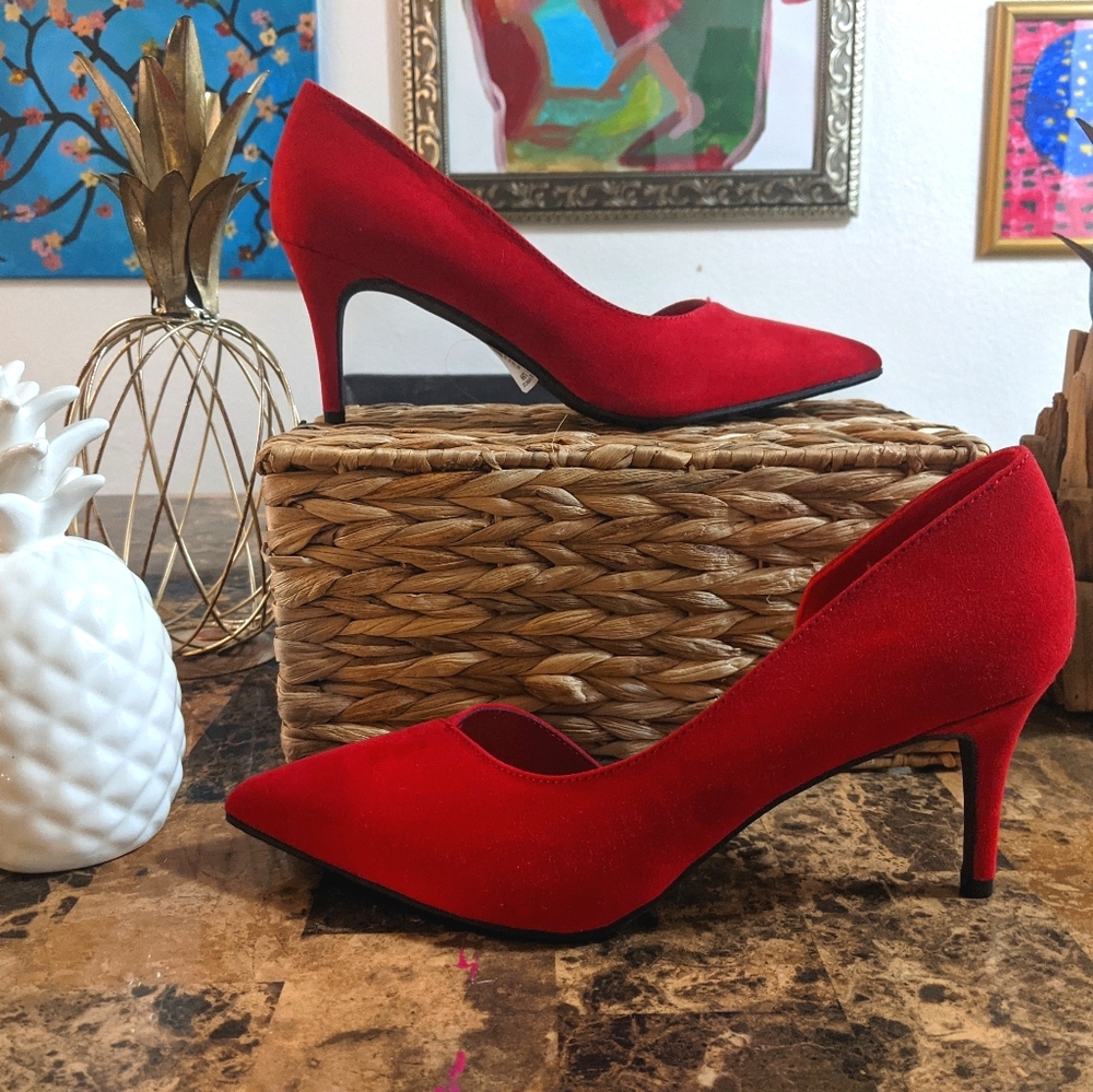 Cato size 9 faux suede red pumps